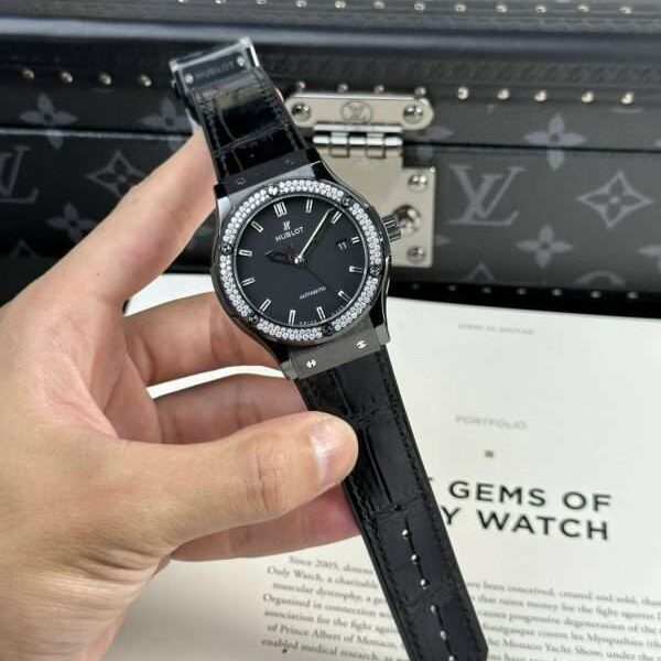 Hublot Classic Fusion Ceramic Replica Watch With Stone Swarovski Refined 42mm