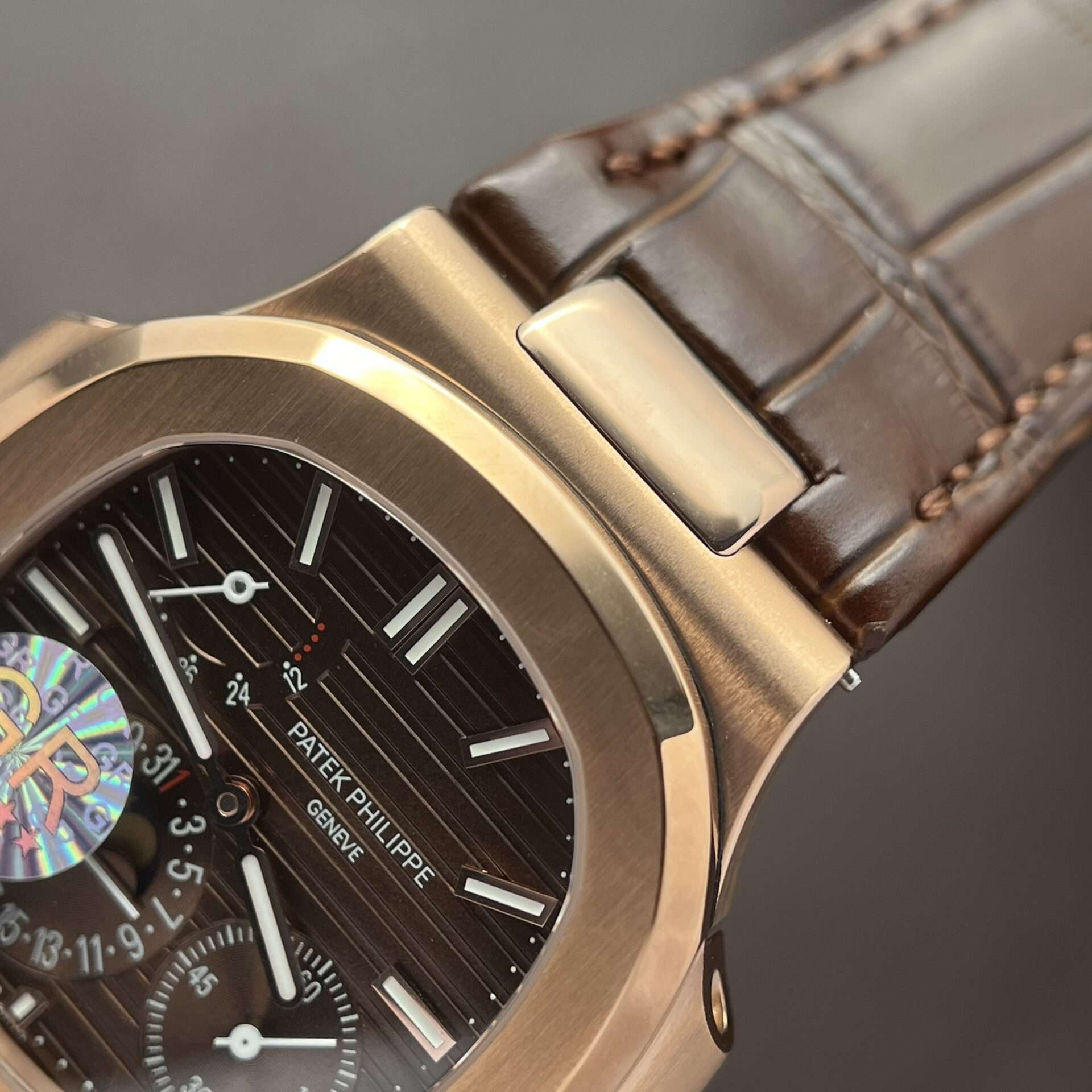 Dong-Ho-Patek-Philippe-Nautilus-5712-Mat-Chocolate-GR-Factory-40mm-3.jpg