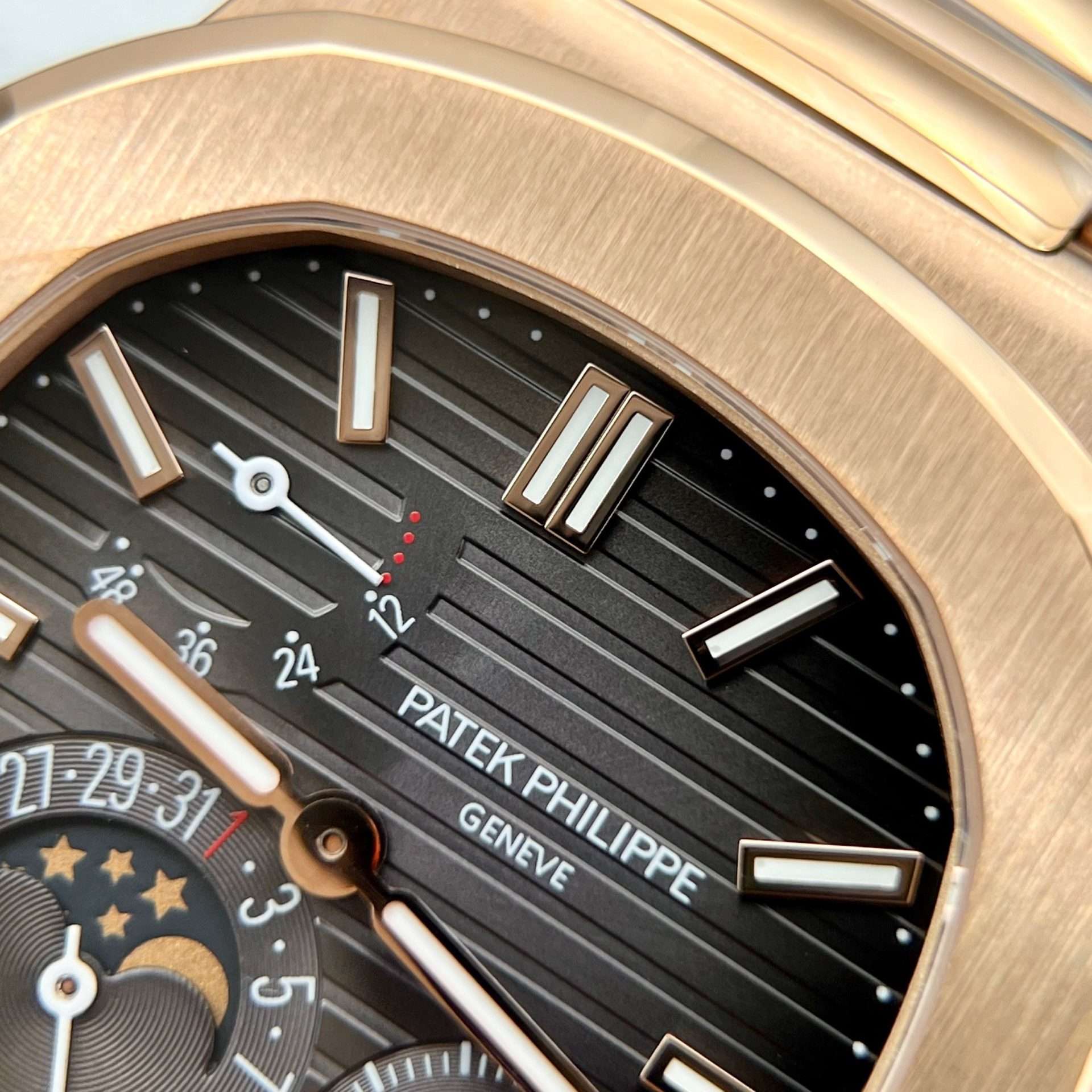Dong-Ho-Patek-Philippe-Nautilus-5712-Rose-Gold-Replica-Nha-May-PPF-V2-40mm-3.jpg
