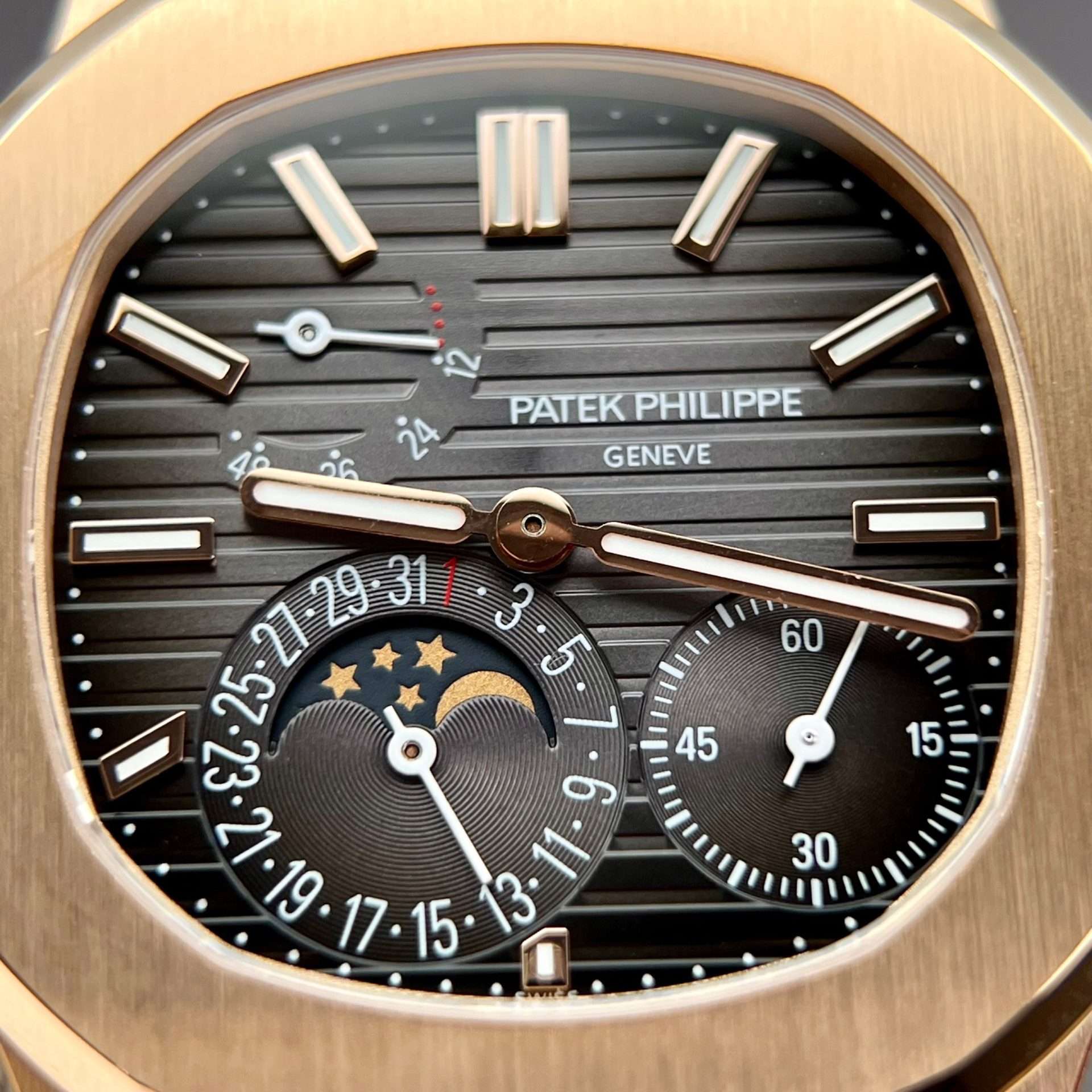 Dong-Ho-Patek-Philippe-Nautilus-5712-Rose-Gold-Replica-Nha-May-PPF-V2-40mm-6.jpg