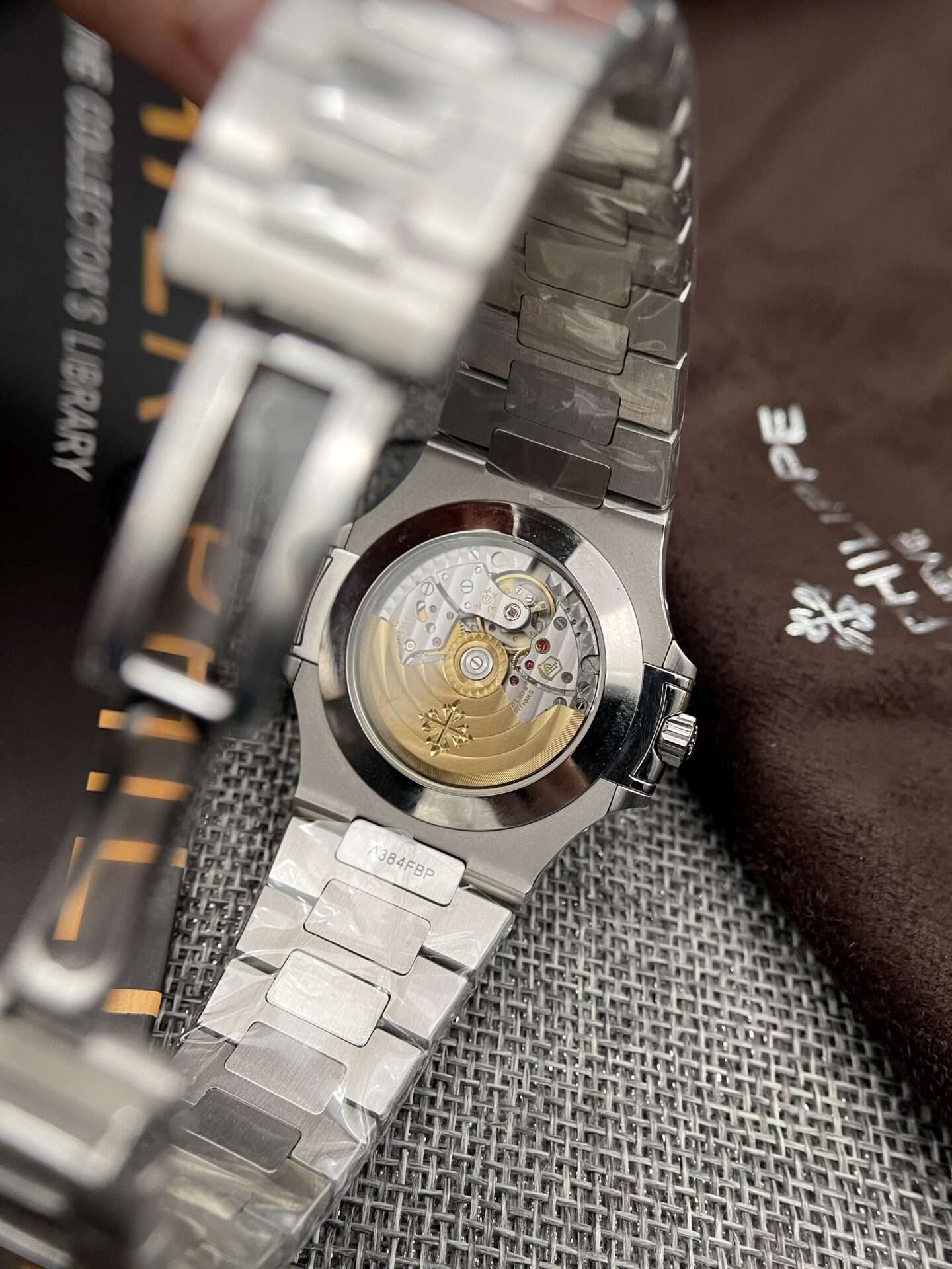 Dong-Ho-Patek-Philippe-Nautilus-5726-Fake-11-2.jpg