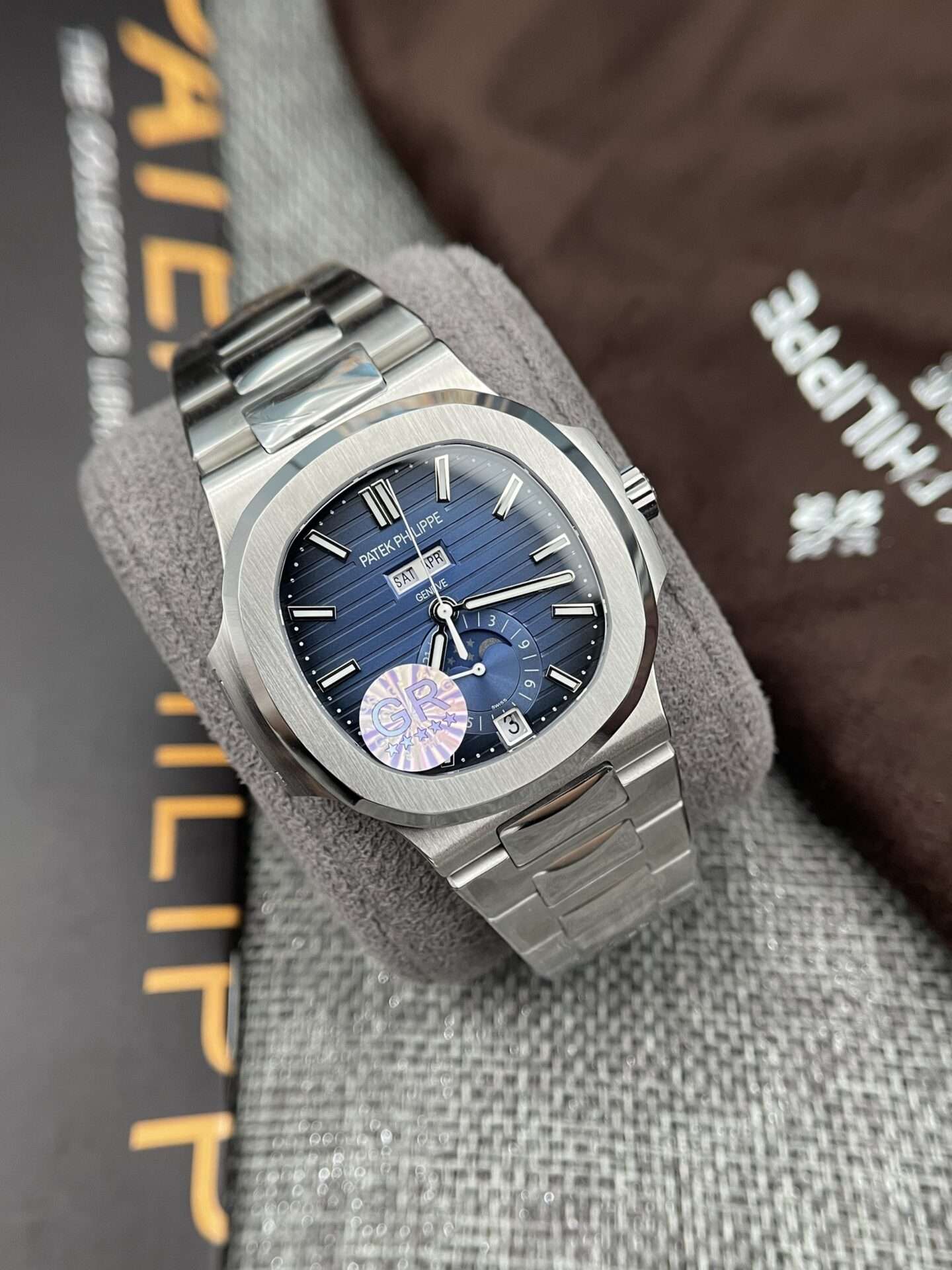 Dong-Ho-Patek-Philippe-Nautilus-5726-Super-Fake-11-Mat-Xanh-GRF-40mm-2.jpg