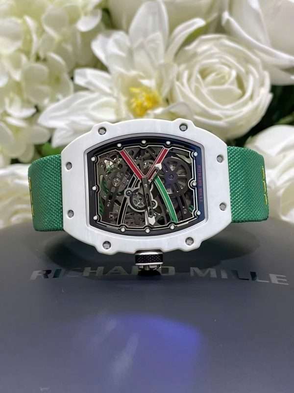 Dong-Ho-Richard-Mille-RM67-02-Vo-Carbon-Mau-Trang-Tinh-Chinh-Sieu-Nhe-Trong-Luong-37-Grams-38.7×47-3-600x800-1.jpg