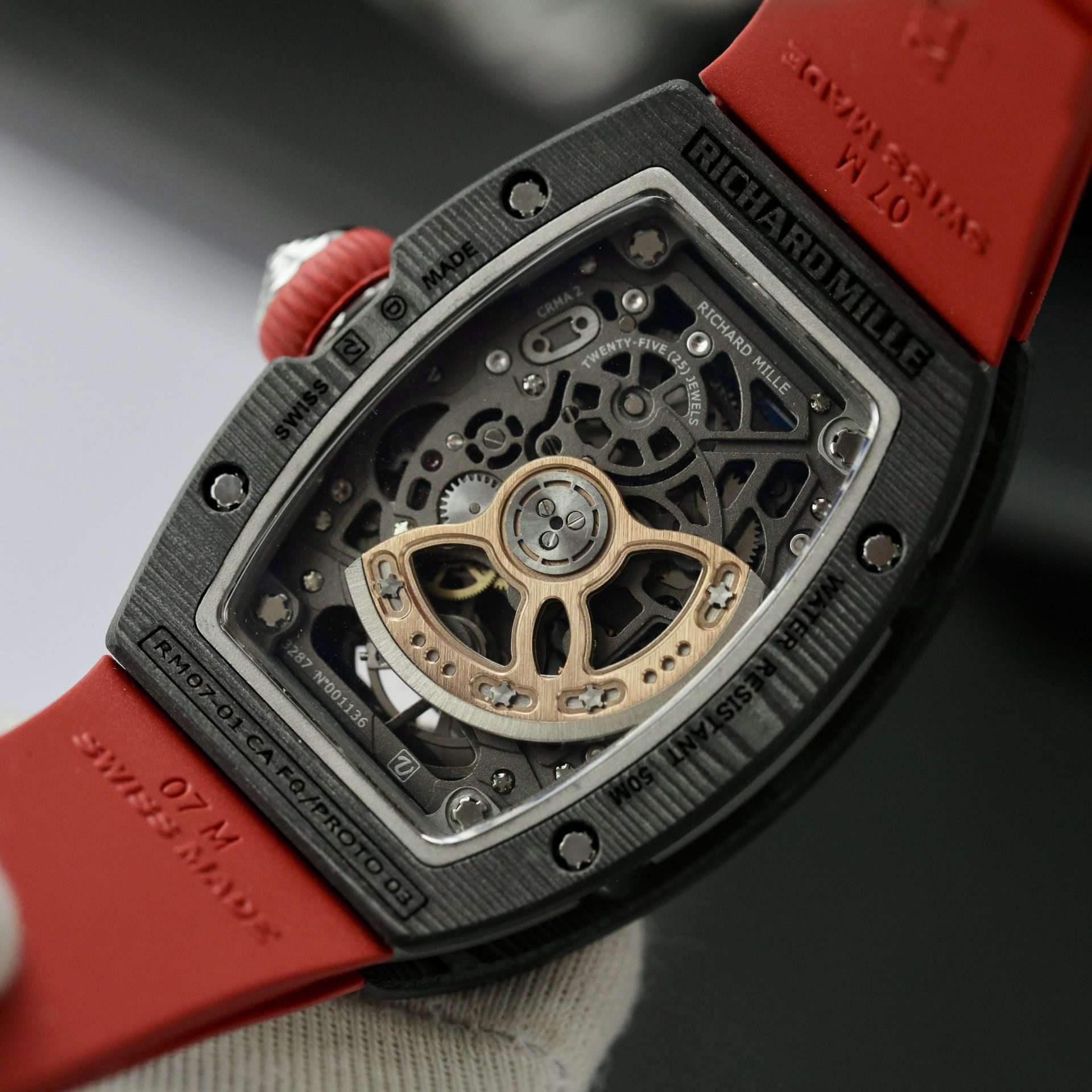 Dong-Ho-Richard-Mille-Rep-11-RM07-Carbon-Den-Day-Cao-Su-Mau-Do-36mm-1.jpg