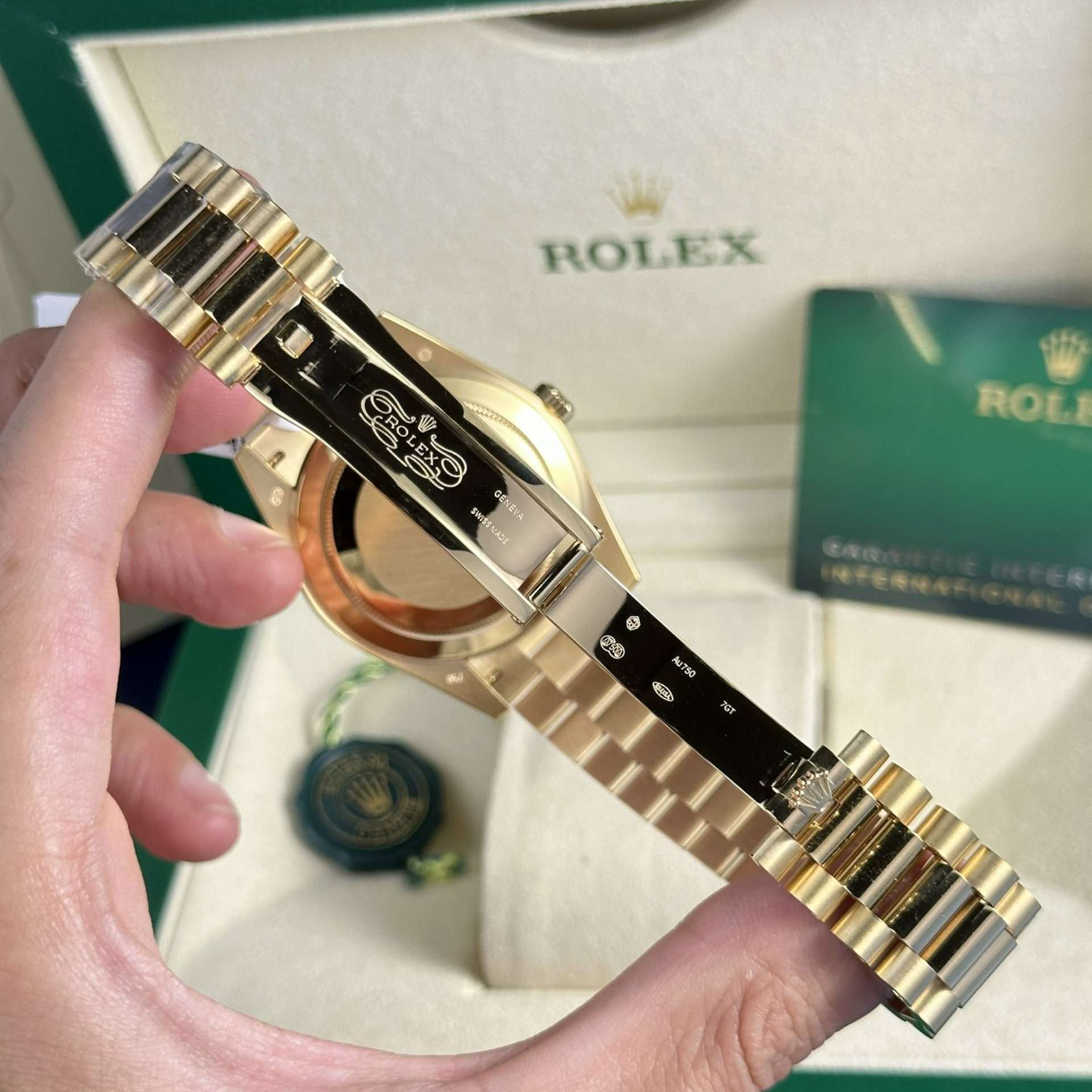 Dong-Ho-Rolex-Che-Tac-Boc-Vang-18K-Day-Date-228238-Yellow-Gold-178-Grams-GM-Factory-40mm-8.jpg