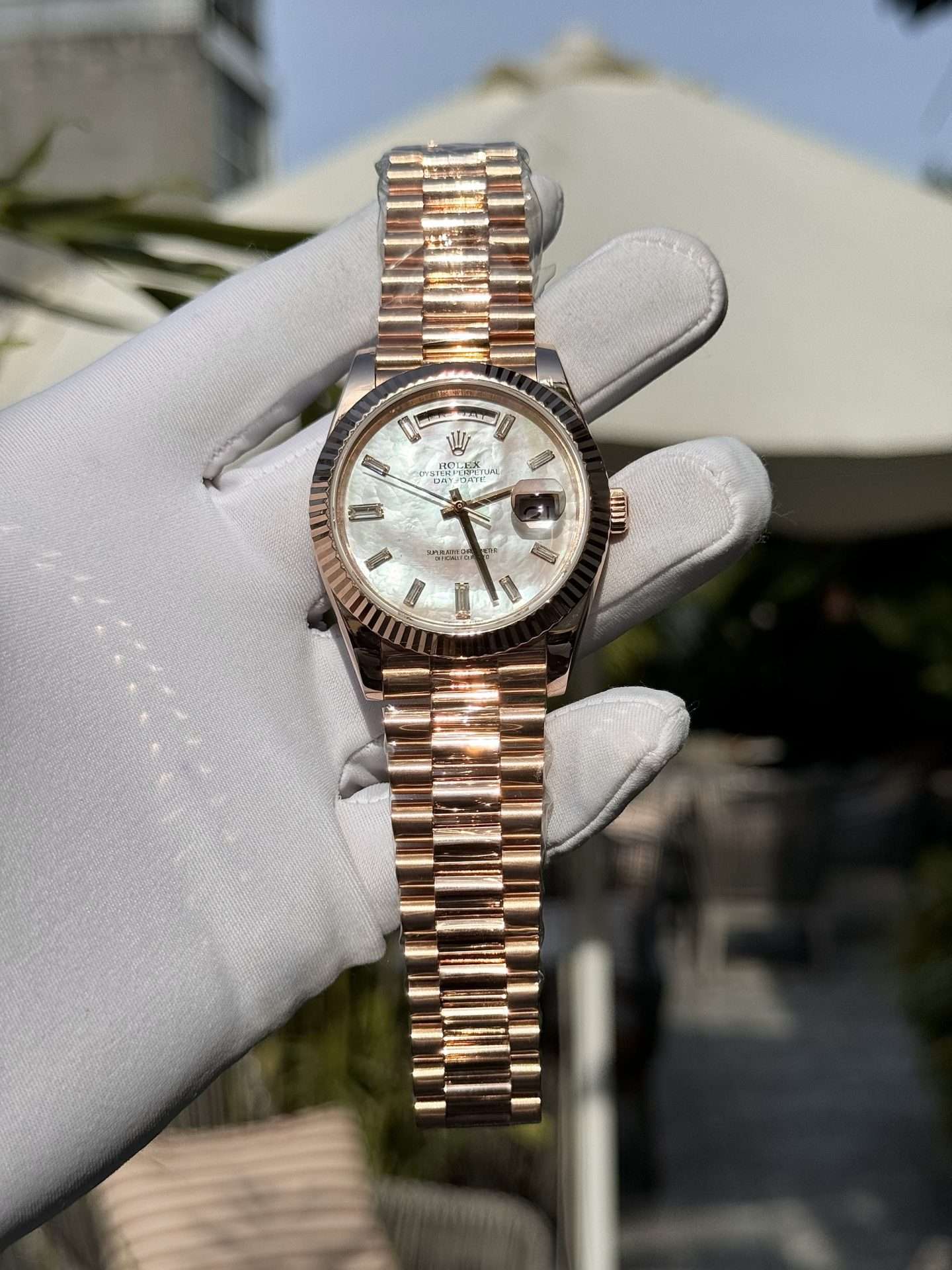 Dong-Ho-Rolex-Che-Tac-Mat-Kham-Trai-Tu-Nhien-Coc-So-Moissanite-Boc-Vang-Day-Date-40mm-4.jpg