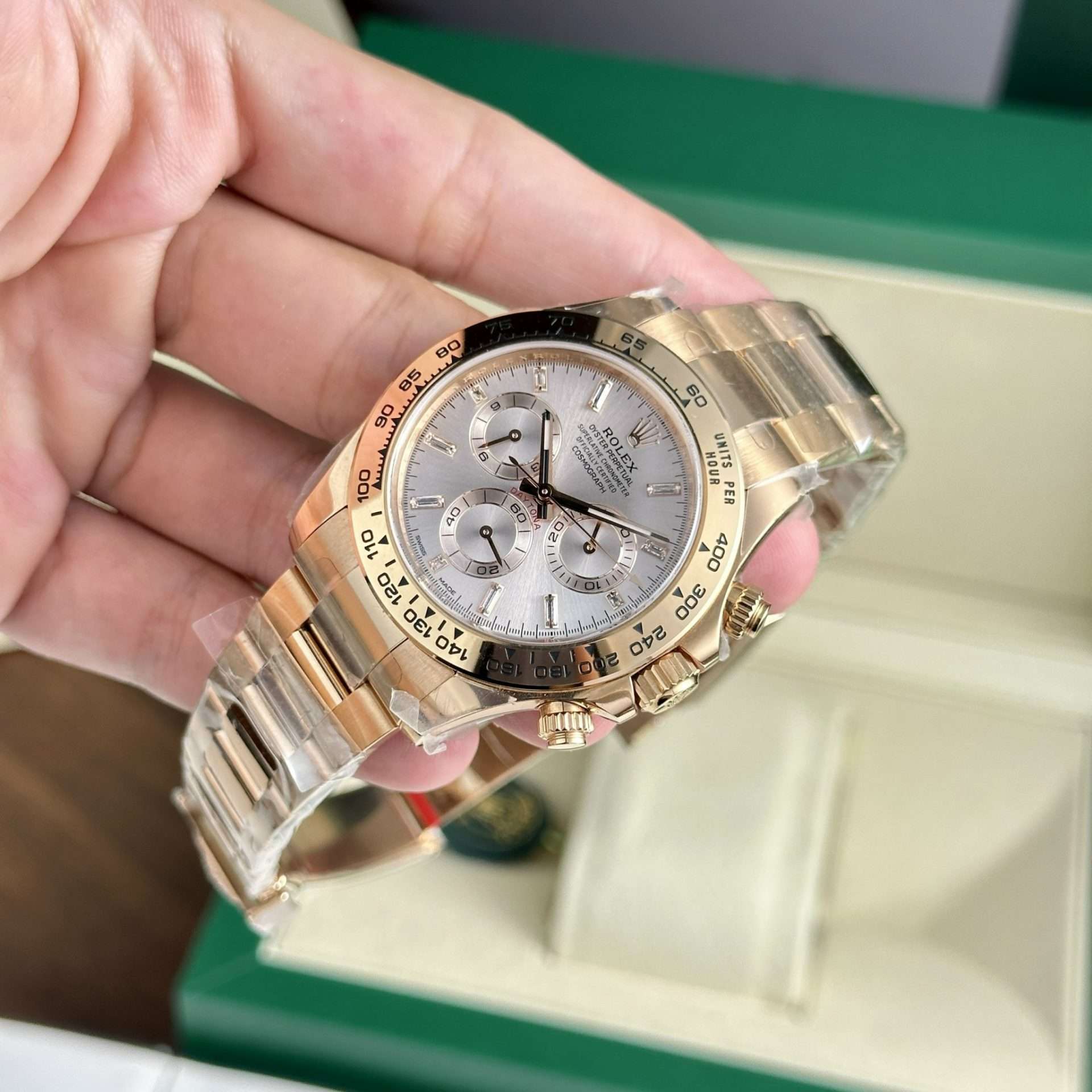 Dong-Ho-Rolex-Cosmograph-Daytona-116505-Che-Tac-Coc-So-Da-Baguette-Nha-May-Clean-40mm-6.jpg