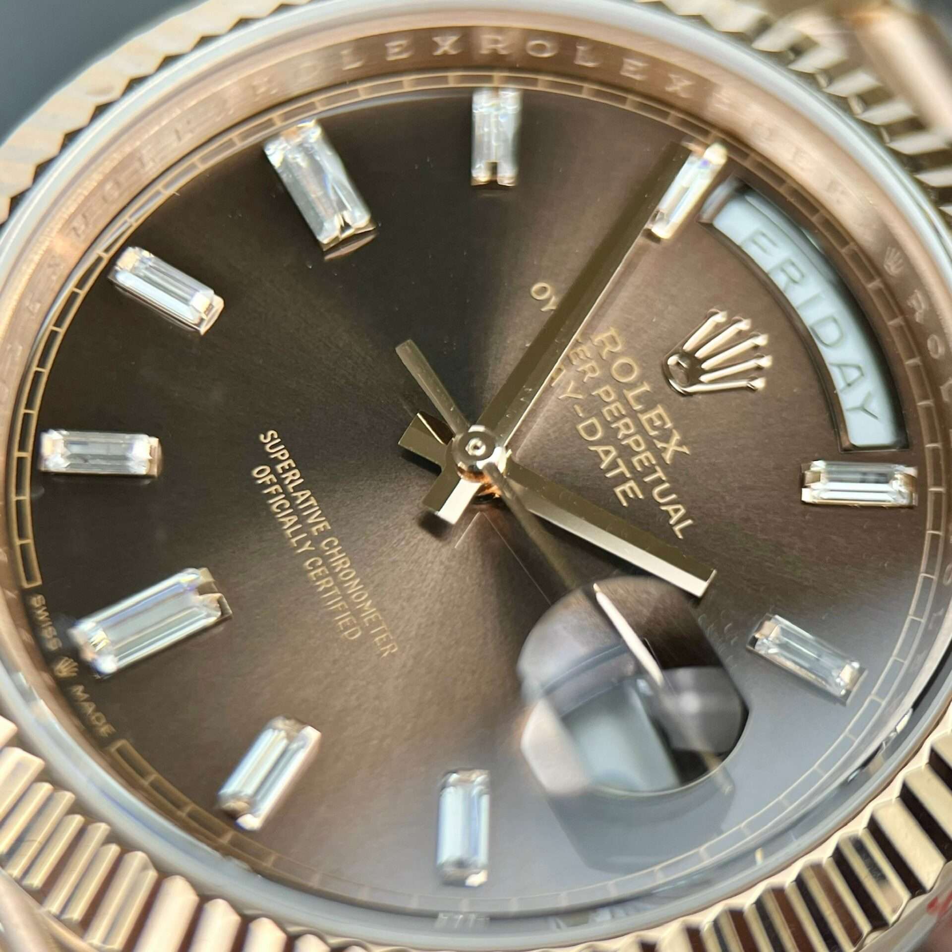 Dong-Ho-Rolex-Day-Date-228235-Replica-11-Mat-So-Chocolate-GMF-40mm-5.jpg