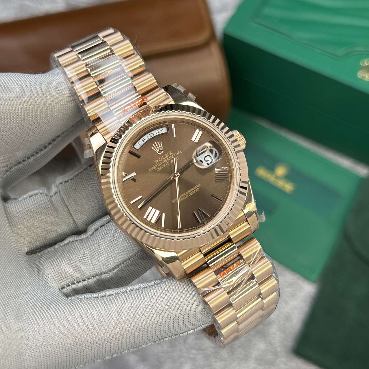 Dong-Ho-Rolex-Day-Date-228235-Rose-Gold-Mat-Chocolate-Rep-11-V2-GMF-40mm-4-1-1.jpg