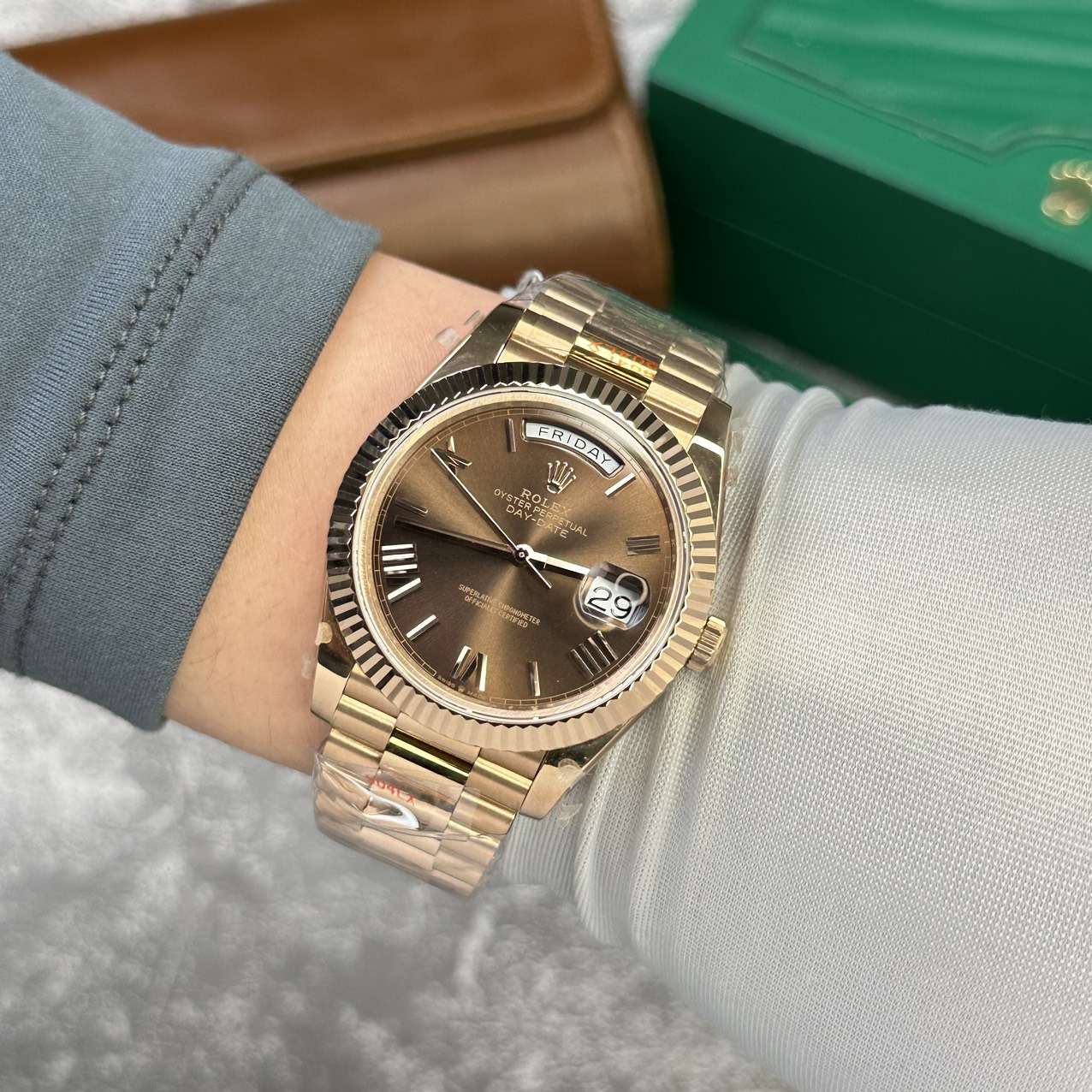Dong-Ho-Rolex-Day-Date-228235-Rose-Gold-Mat-Chocolate-Rep-11-V2-GMF-40mm-5-1.jpg