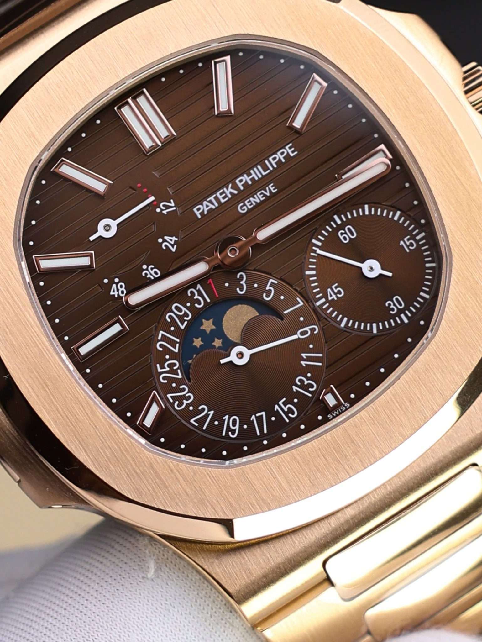 Patek-Philippe-Nautilus-5712-1R-001-Rose-Gold-Chocolate-Dial-6-scaled-1.jpg