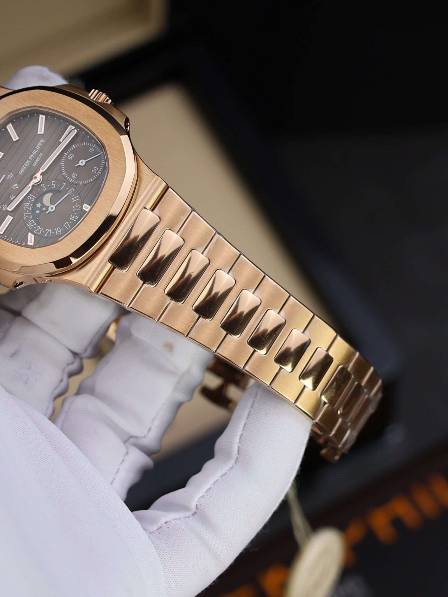 Patek-Philippe-Nautilus-5712-1R-001-Rose-Gold-Chocolate-Dial-8-scaled-1.jpg