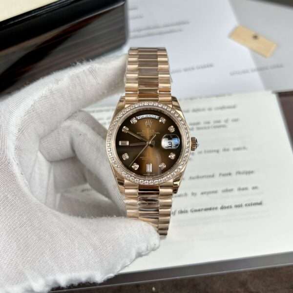 Rolex Replica Watch Day-Date Chocolate Dial Diamonds Bezel Rose Gold Plated EW Factory 36mm