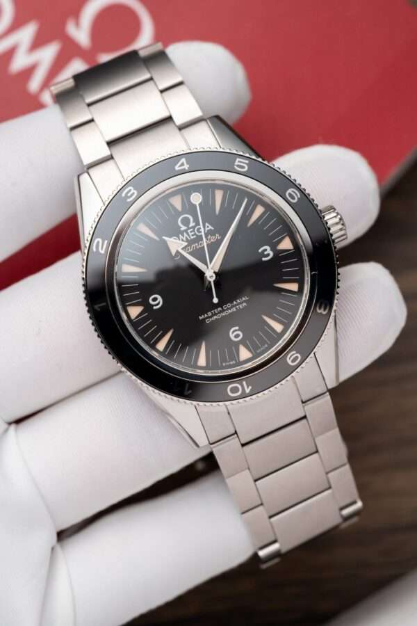 Dong-Ho-Omega-Seamaster-007-Replica-11-Nha-May-VS-Mat-Den-41mm-3-600x900-1.jpg
