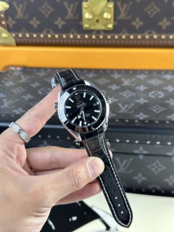Dong-Ho-Omega-Seamaster-Planet-Ocean-Replica-11-Nha-May-VS-1-600x800-1.jpg